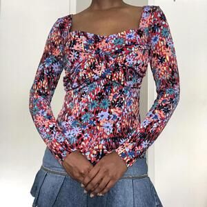 ✨SOLD✨ Bisou Bisou floral long sleeve sweetheart top size M